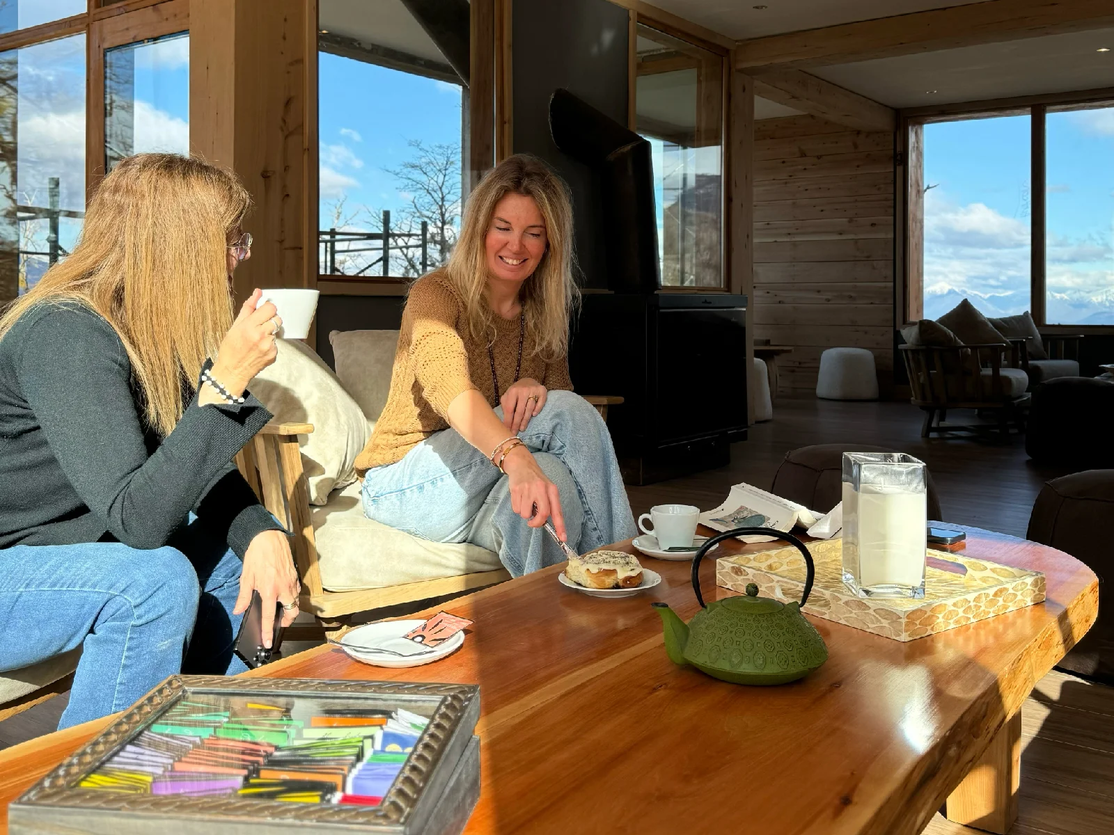 Un momento cálido en el living de Après Ski Lodge
