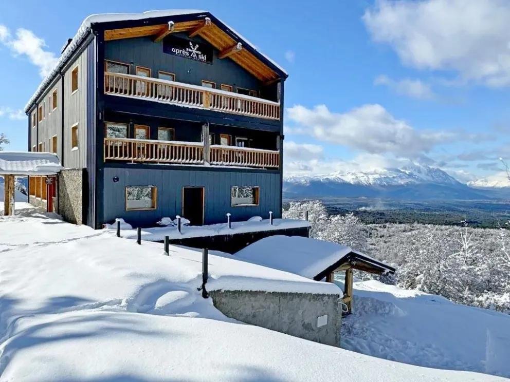 Après Ski Lodge rodeado de nieve